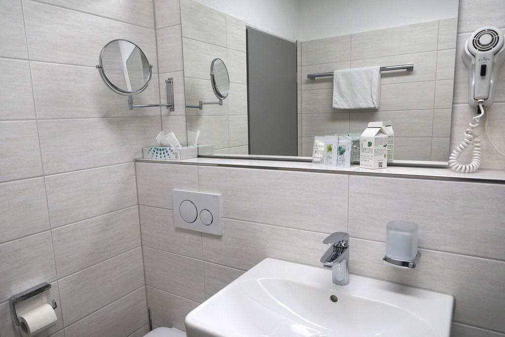 רדולפצל אם בודנזי Hotel Am Stadtgarten מראה חיצוני תמונה