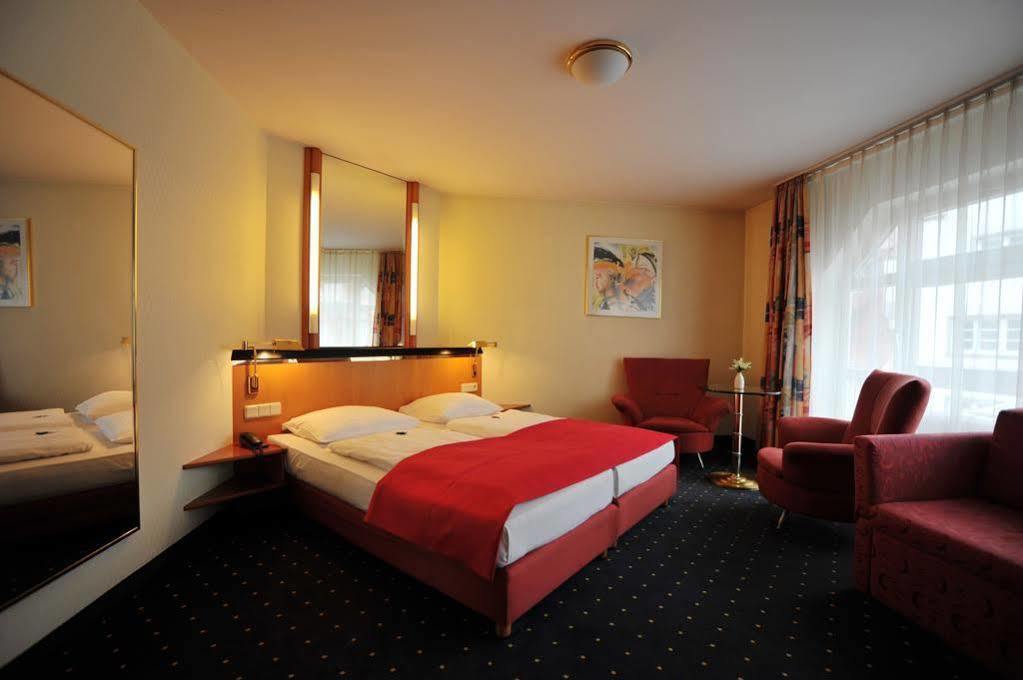 רדולפצל אם בודנזי Hotel Am Stadtgarten מראה חיצוני תמונה
