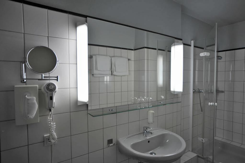 רדולפצל אם בודנזי Hotel Am Stadtgarten מראה חיצוני תמונה