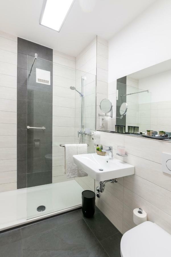 רדולפצל אם בודנזי Hotel Am Stadtgarten מראה חיצוני תמונה
